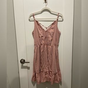 Listicle mauve dress With lots of detail. Size medium